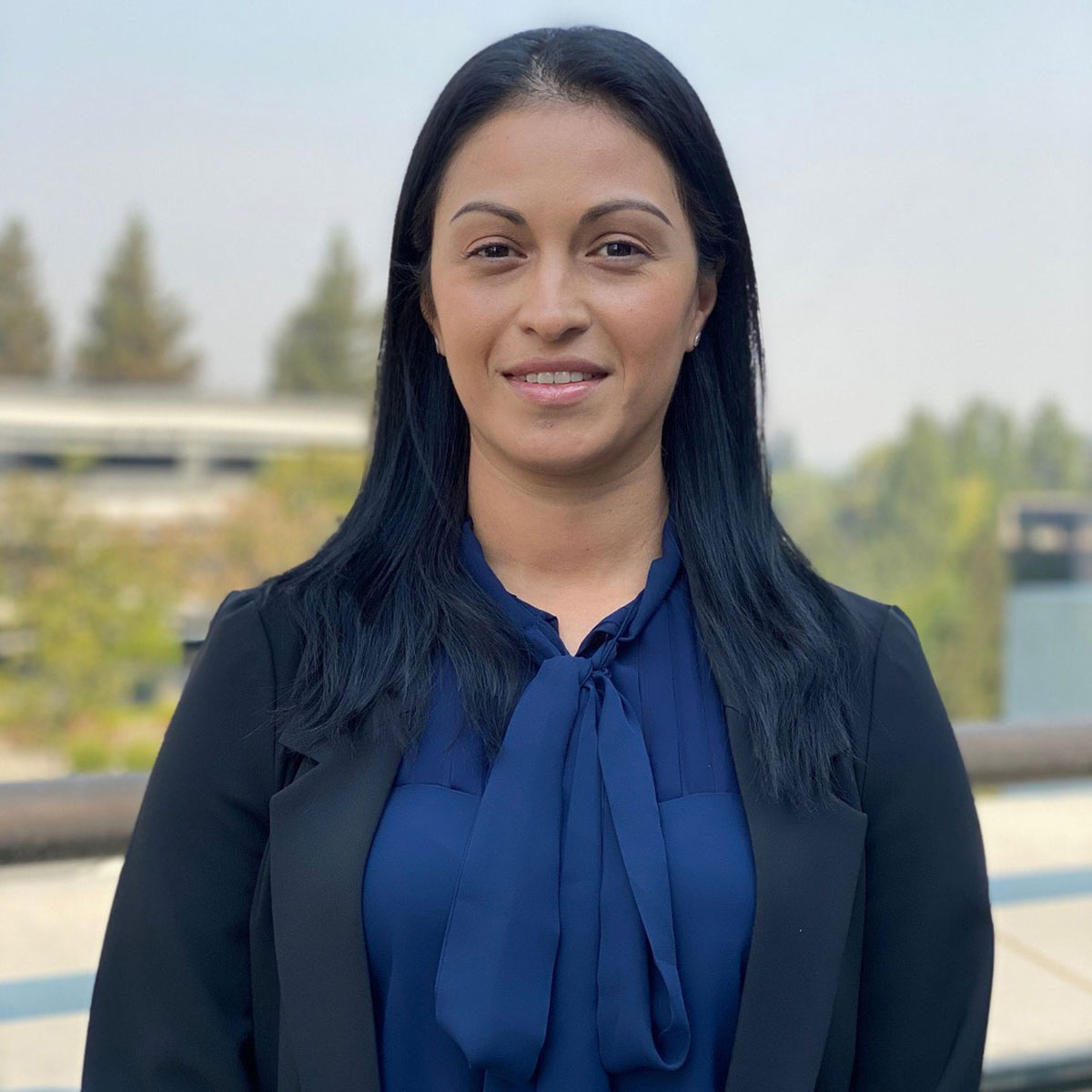 Portrait of Yezmin, Wealth Advisor supporting personalized financial planning and client relationship services at Bluespring Wealth California
